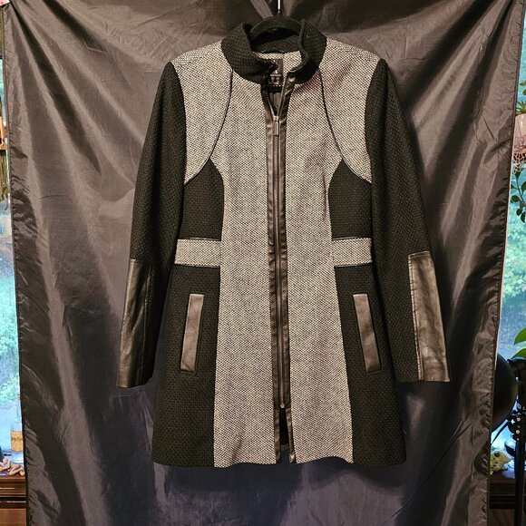 Atmosphere beautiful coat. Size 10 - Picture 1 of 6